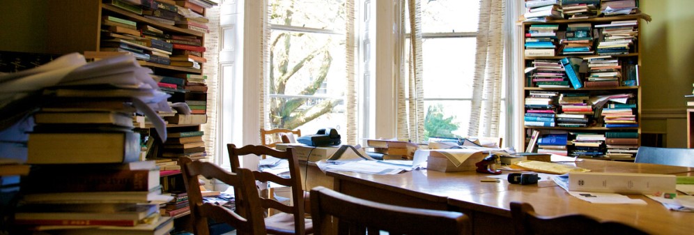 room with books ; research 